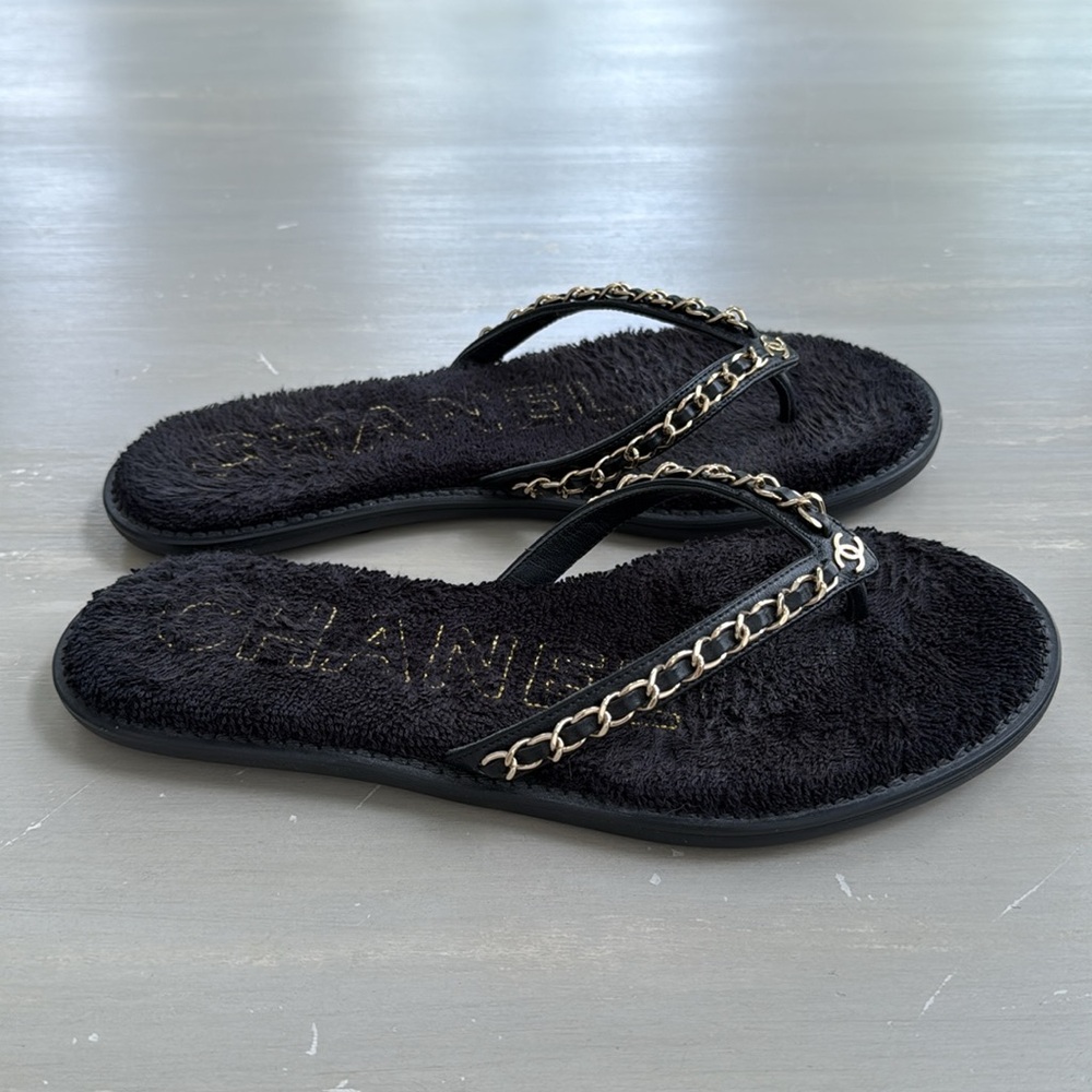 Women’s CHANEL Black Lambskin Gold Chain Flip Flop Sandals 38 - Picture 3 of 7